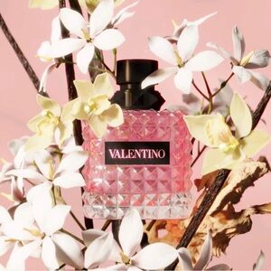 Valentino Donna Born in Roma EDP 100 ml
3.4 FL OZ new in box 📦 100 % Authentic